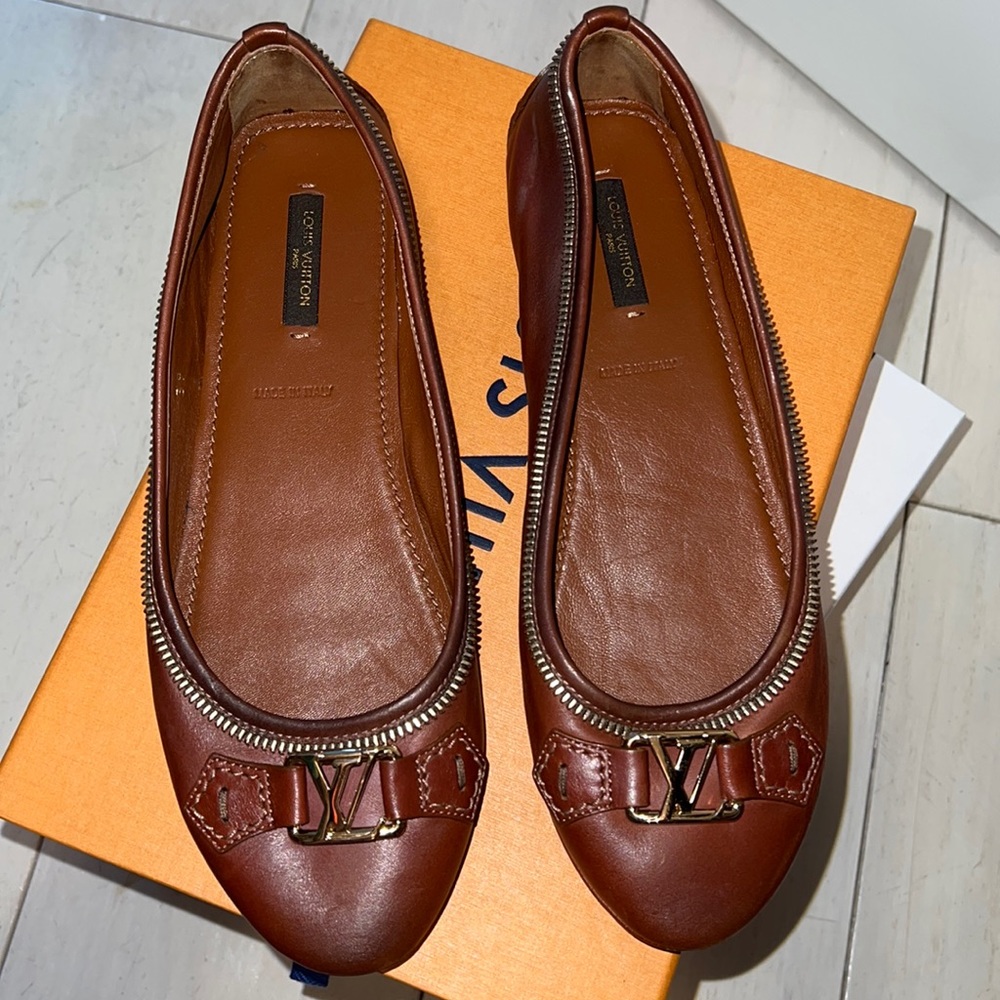 Louis Vuitton brown Oxford ballerina flats. Never worn size 39.